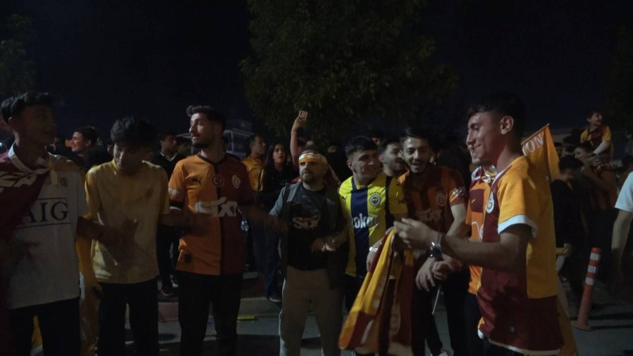 sirnakta-galatasaray-sampiyonlugu-coskuyla-kutlandi-fenerbahceli-taraftar-halay-cekti-5.jpeg
