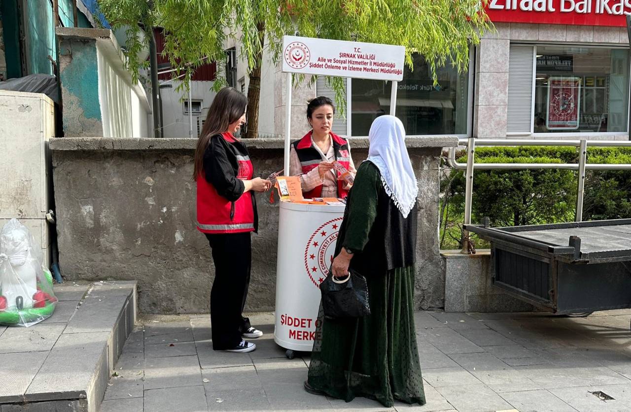 uluderede-kadinlara-yonelik-siddetle-mucadele-bilgilendirme-standi-kuruldu2.jpg