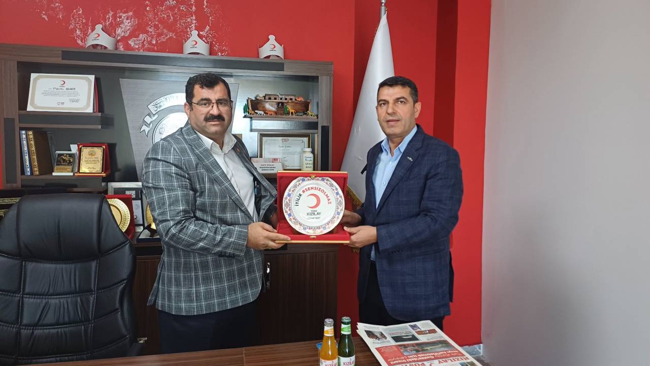 musiad-sirnak-subesine-kizilaydan-tesekkur-plaketi.jpg