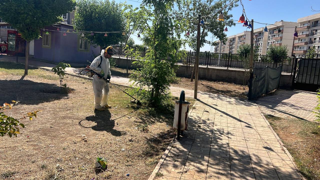 silopi-belediyesi-park-ve-yesil-alan-calismalarini-surduruyor2.jpg