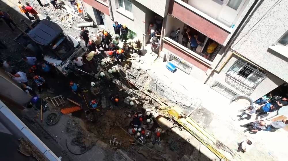Bayrampaşa’da kanalizasyon çalışmasında göçük: 1 işçi kurtarıldı