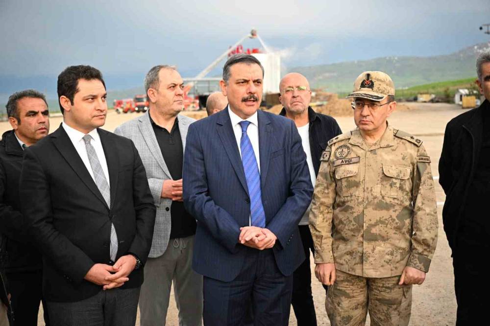 Erzurum Valisi Çiftçi, olay yerinde incelemelerde bulundu