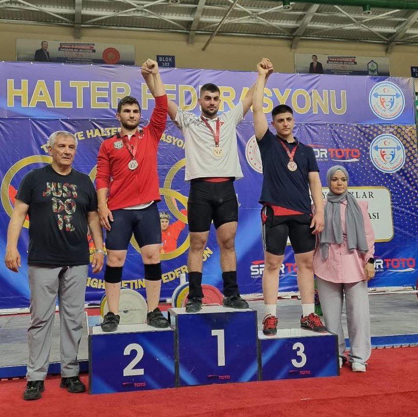 halter-sporcumuz-sefkan-turkiye-sampiyonubursada-duzenlenen-u-15-ve-yildizlar-ferdi-turkiye-halter-sampiyonasinda-yildizlar-kategorisinde-mucadele-eden-sirnakli-sporcumuz-sefkan-sumen-89-kgda-turkiye-sampiyonu-olm.jpg