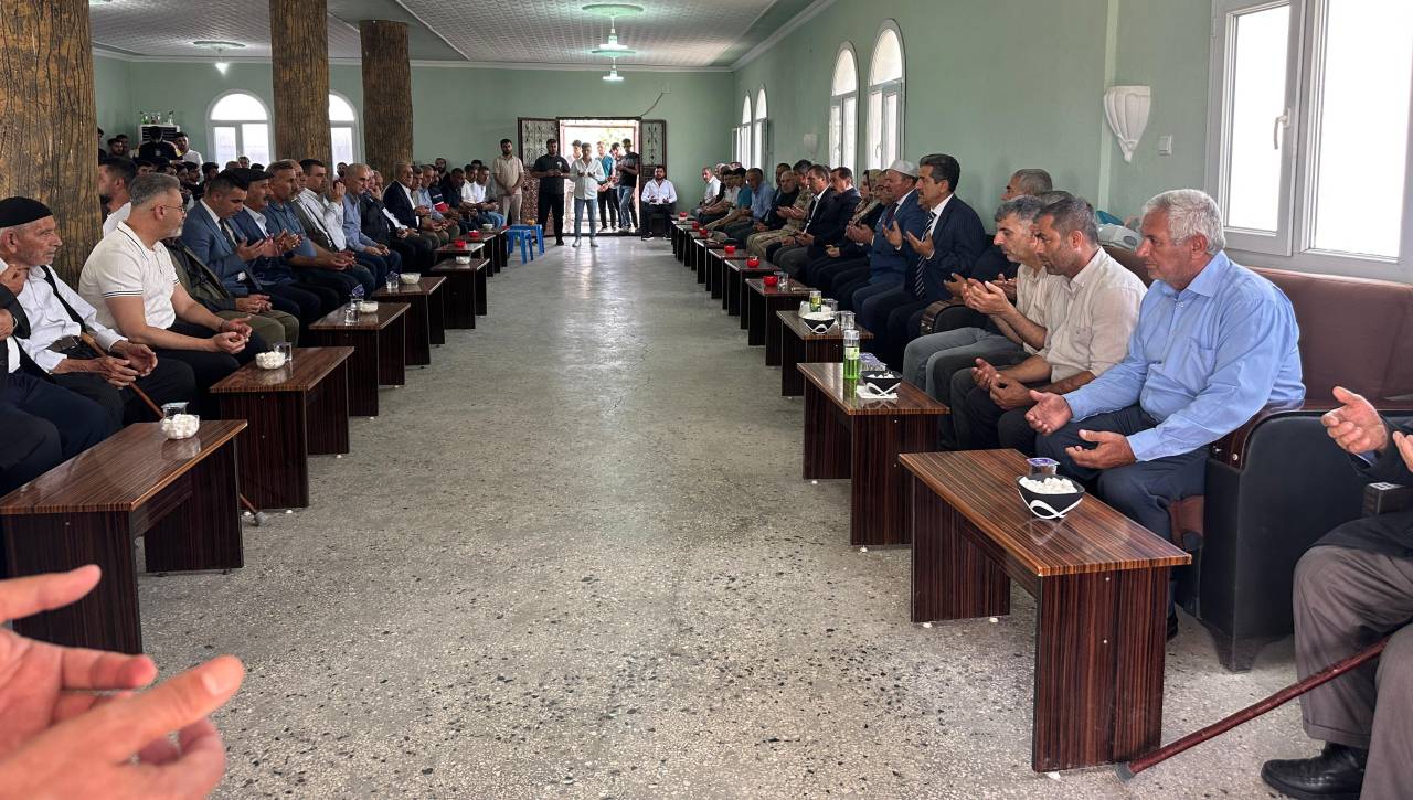 vali-ekiciden-aytas-ailesine-taziye-ziyareti2.jpg