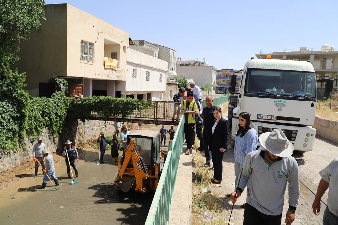 es-baskanimiz-jiyan-ormanli-celal-deresindeki-temizlik-calismalarini-denetledi-celal-deresinde-85-personel-6-is-makinesi-ve-3-hafriyat-kamyonuyla-yurutulen-temizlik-calismalari-devam-ediyor-es-baskanimiz-j-1.jpg
