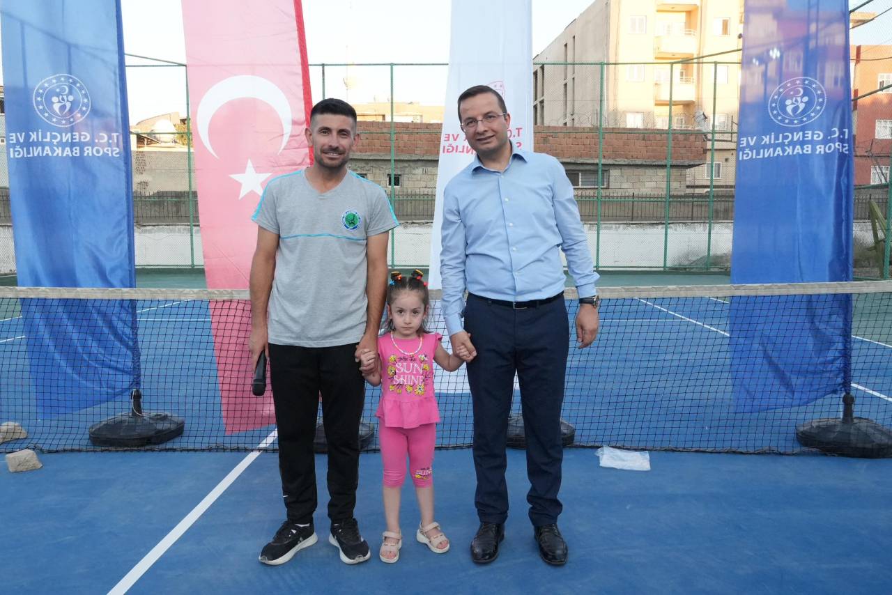 cizrede-ozel-cocuklara-raket-uzandi4.jpg
