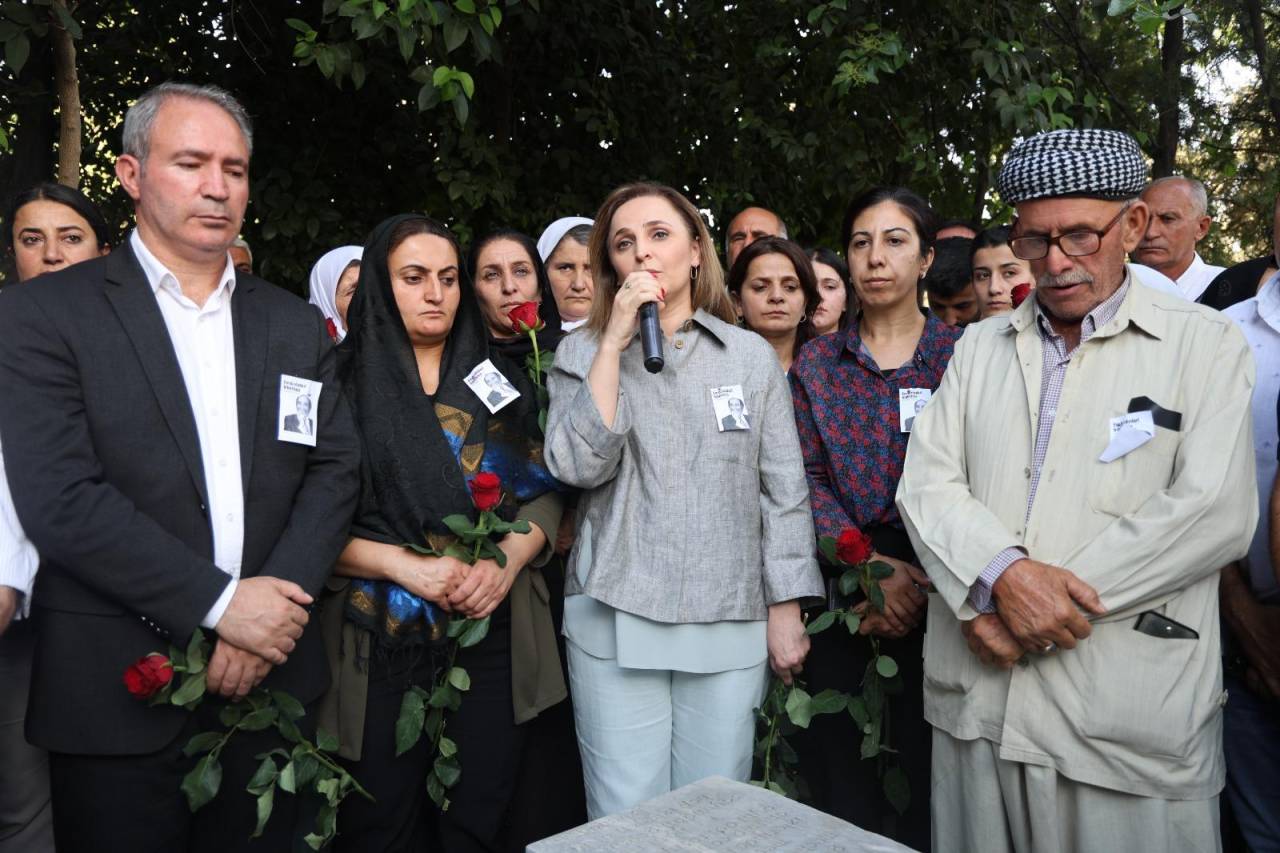 eski-dep-milletvekili-orhan-dogan-olumunun-18-yilinda-mezari-basinda-anildi-3.jpeg