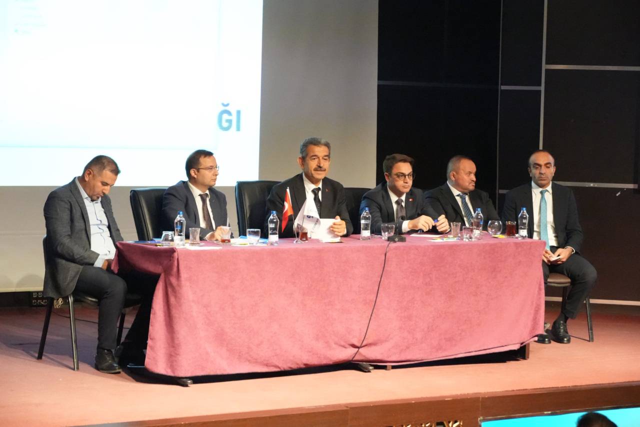 sirnak-valisi-birol-ekici-cizrede-muhtarlarla-bulustu.jpg