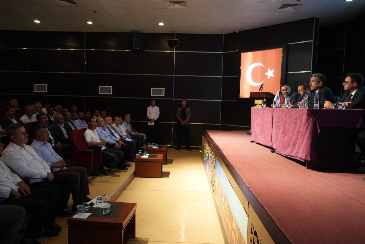 sirnak-valisi-birol-ekici-cizrede-muhtarlarla-bulustu3.jpg