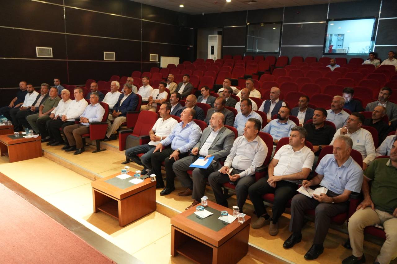 sirnak-valisi-birol-ekici-cizrede-muhtarlarla-bulustu4.jpg