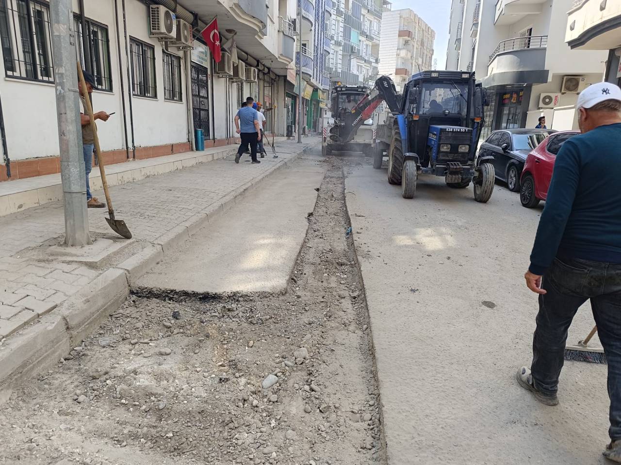 cizrede-yollar-yeniden-yapiliyor-dogalgazin-bozdugu-asfaltlar-onariliyor.jpg