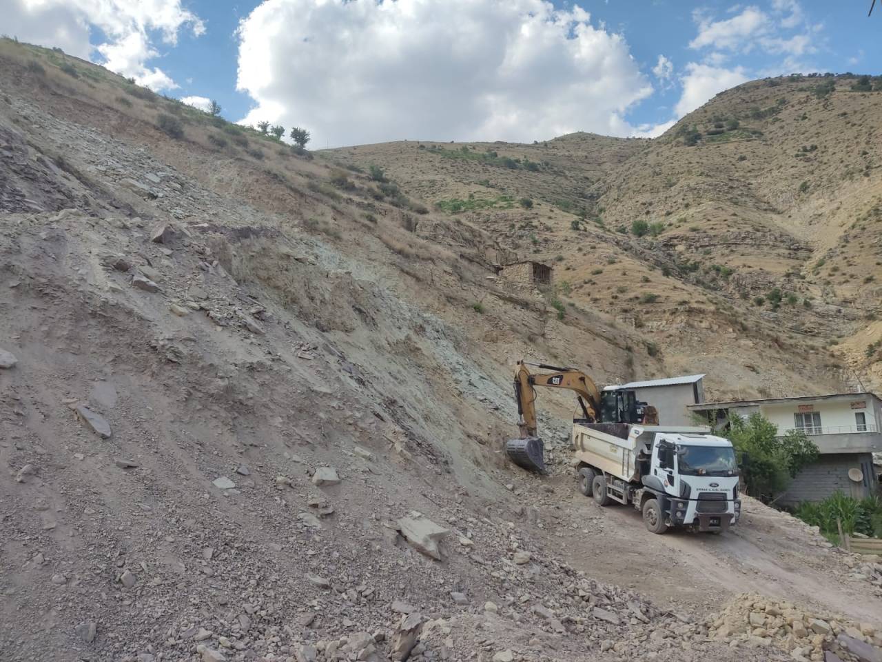 rnakta-heyelan-riskine-erken-mudahale-can-ve-mal-guvenligi-saglandi3.jpg