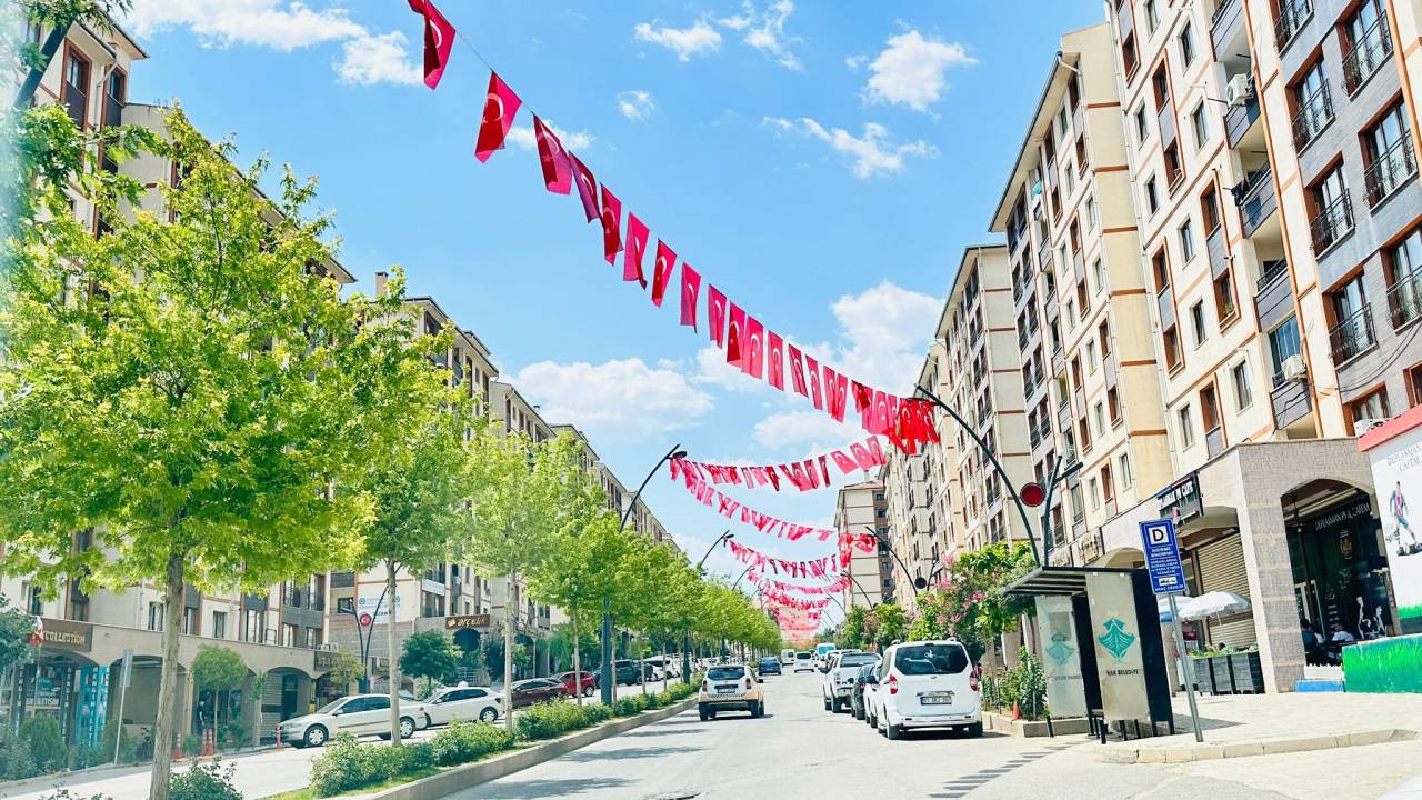 sirnak-ay-yildizli-bayraklarla-donatildi2.jpg