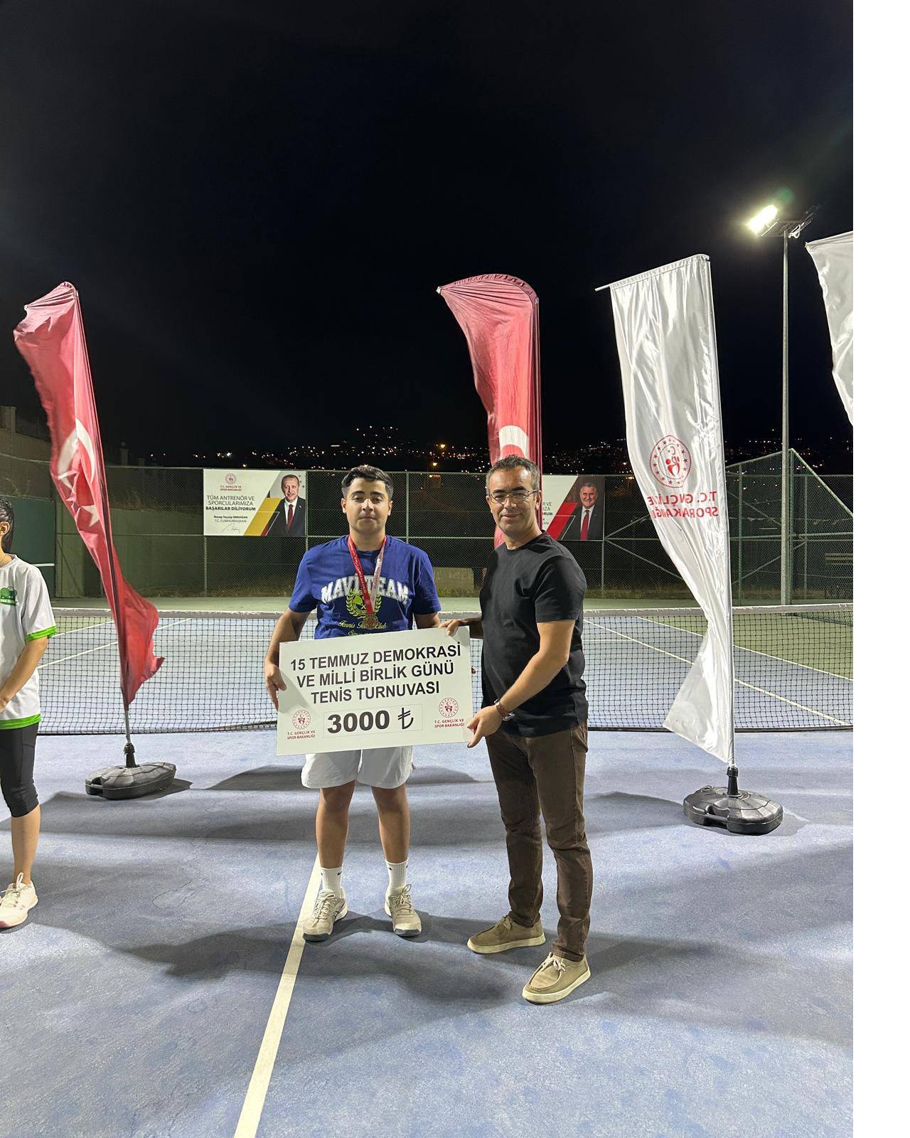 15-temmuz-demokrasi-ve-milli-birlik-gunu-tenis-turnuvasi-finali-sirnakta-tamamlandi-1.jpg
