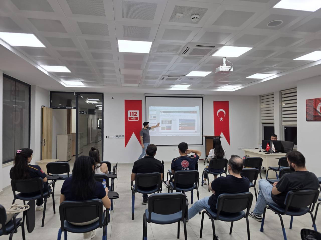 rnak-112den-cagri-karsilama-ve-yonlendirme-kalitesine-yatirim.jpg