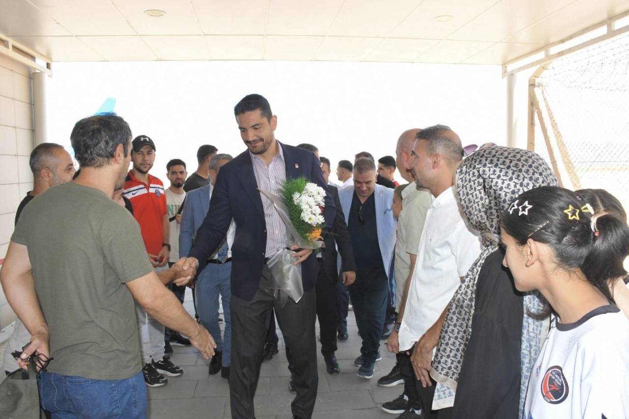 olimpiyat-madalyali-sampiyon-taha-akgul-sirnakta-coskuyla-karsilandi2.jpg