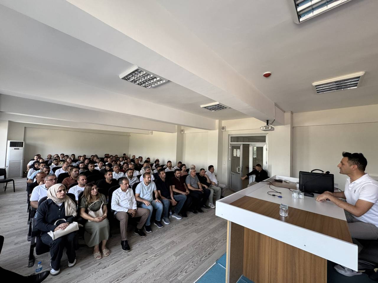 sirnakta-okul-mudurlerine-yonelik-egitim-semineri-duzenlendi3.jpg