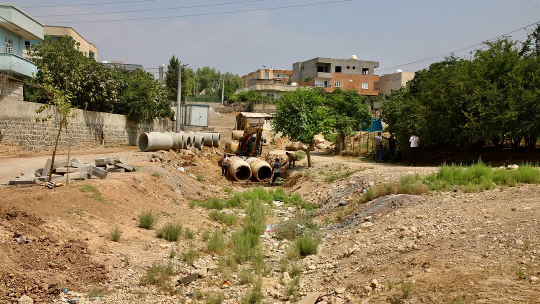 cizre-belediyesi-fen-isleri-mudurlugu-ve-su-ve-kanalizasyon-mudurlugu-tarafindan-cumhuriyet-maha-4.jpg