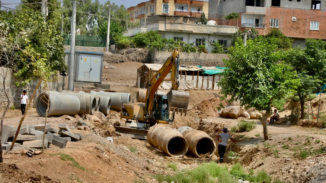 cizre-belediyesi-fen-isleri-mudurlugu-ve-su-ve-kanalizasyon-mudurlugu-tarafindan-cumhuriyet-maha-5.jpg