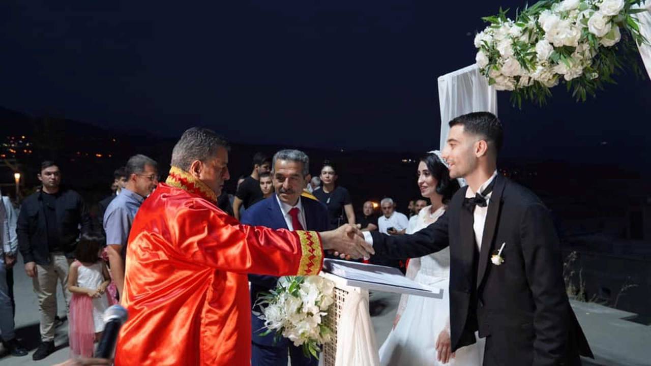sirnakta-belediye-baskaninin-kiydigi-nikaha-iki-onemli-sahit2-001.jpg