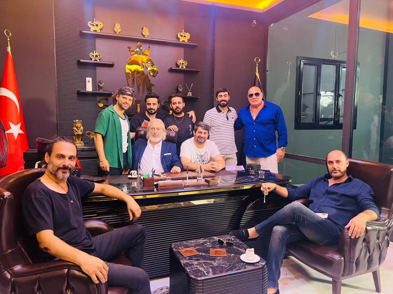 rnakli-yonetmen-mesut-bilisik-oteki-yuz-dizisiyle-hem-kamera-onunde-hem-kamera-arkasinda-5.jpeg
