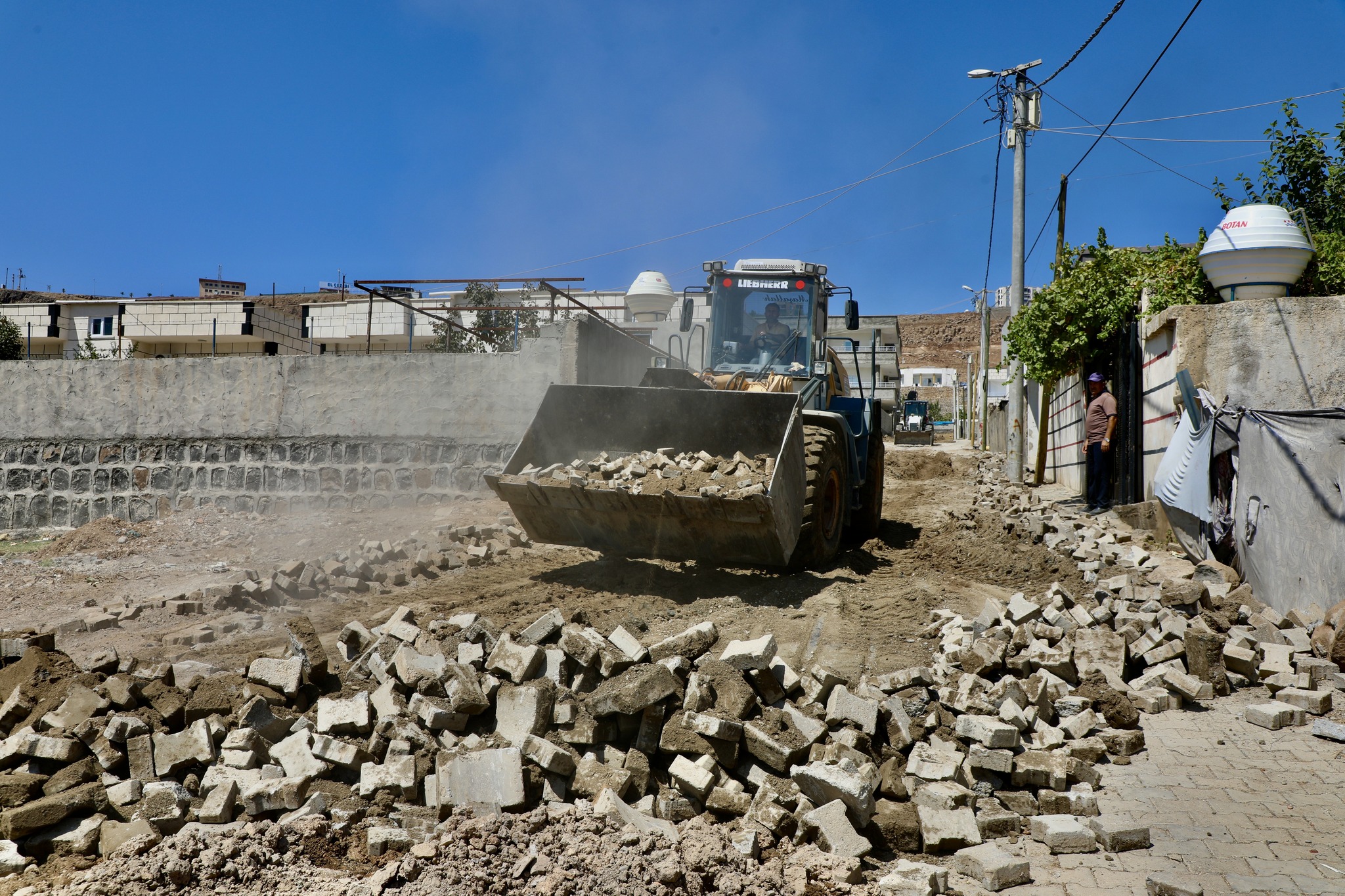 cizre-belediyesi-alt-ve-ust-yapi-calismalarina-hiz-verdi-1.jpg