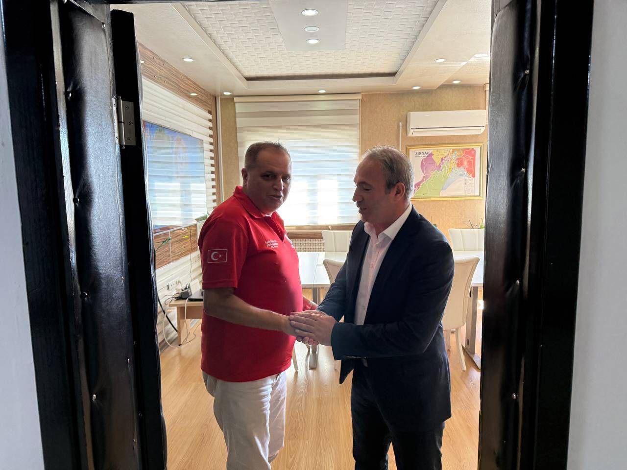 dem-parti-sirnak-milletvekili-irmez-saglik-muduru-ile-gorustu2.jpg