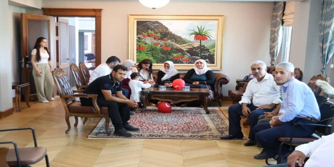 rnak-valisi-birol-ekiciden-vatandaslara-ozel-ilgi-makam-kapisi-herkese-acik-001.jpg