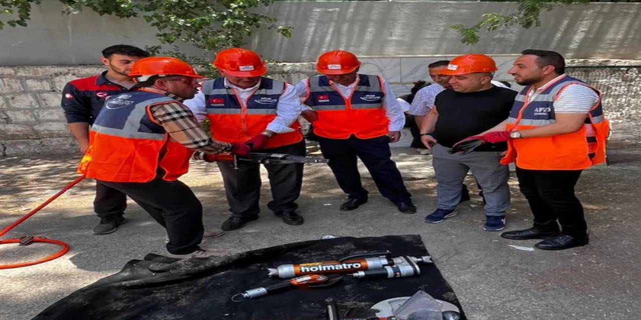 rnakta-afad-gonullusu-egitimleri-devam-ediyor.jpg