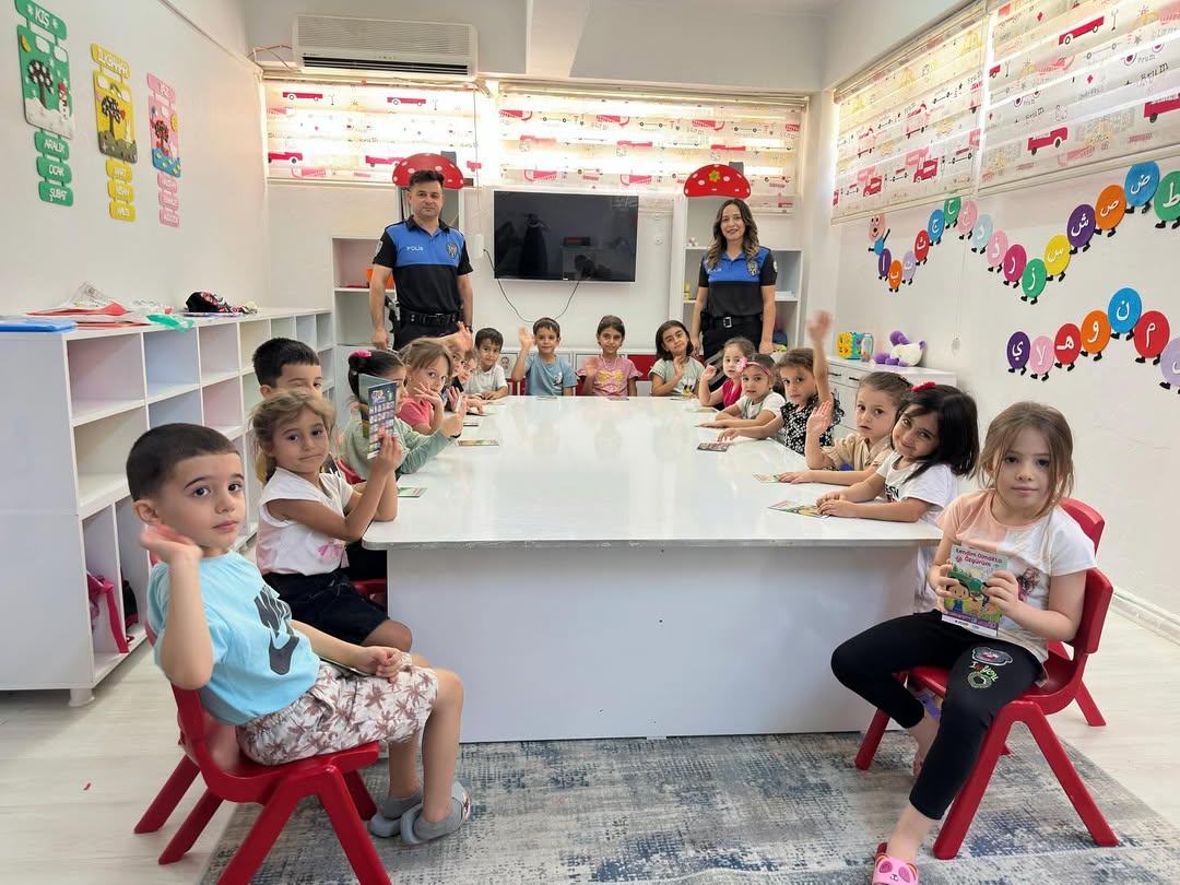 toplum-destekli-polislik-buro-amirligi-ekiplerimiz-nuhun-gemisi-kuran-kursu-ogrencilerini-okulla-2.jpg