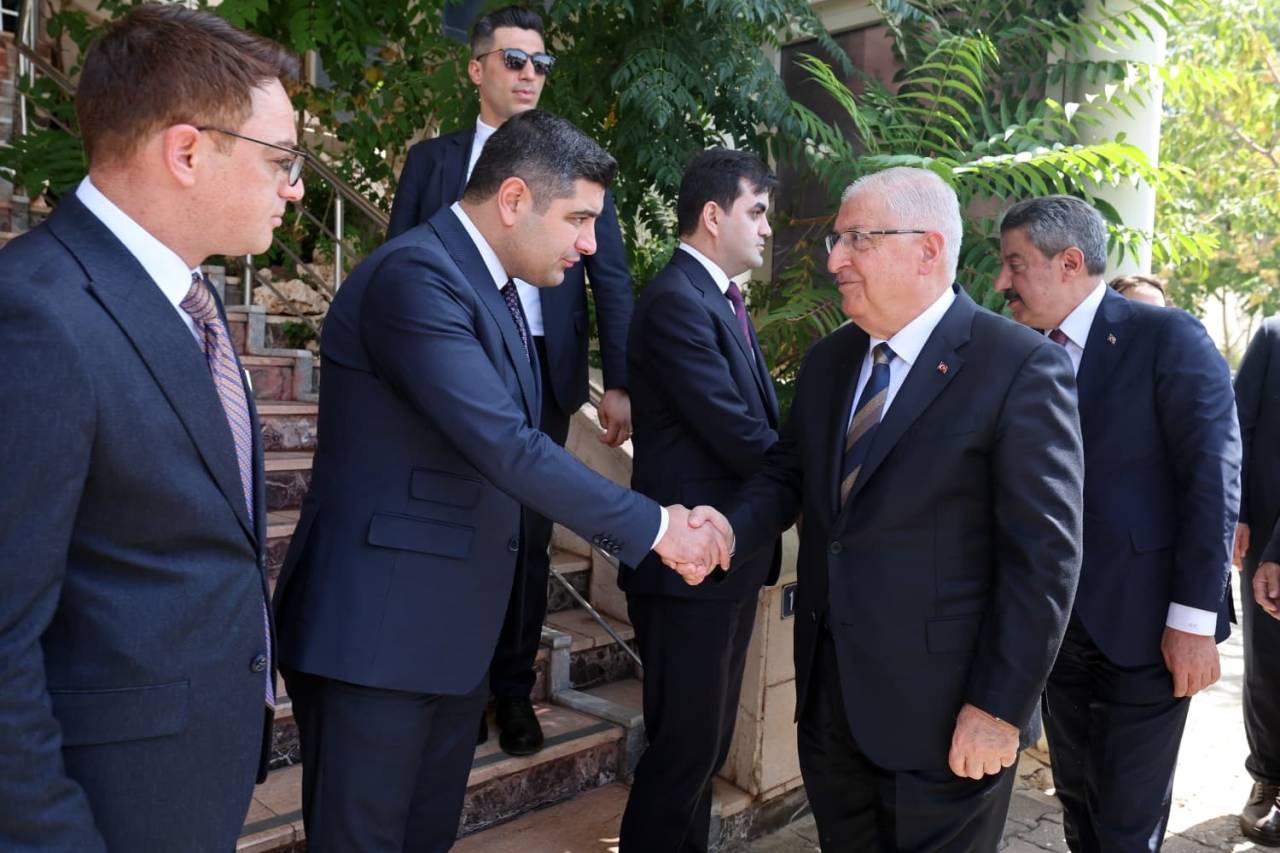 milli-savunma-bakani-yasar-gulerden-sirnak-valiligi-ziyareti-2.jpeg
