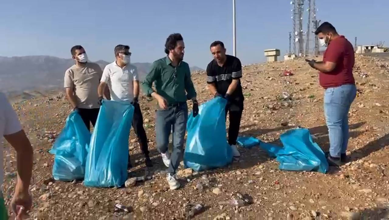 silopi-nasra-tepesinde-cevre-temizligi-alkol-siseleri-dikkat-cekti-1.jpg