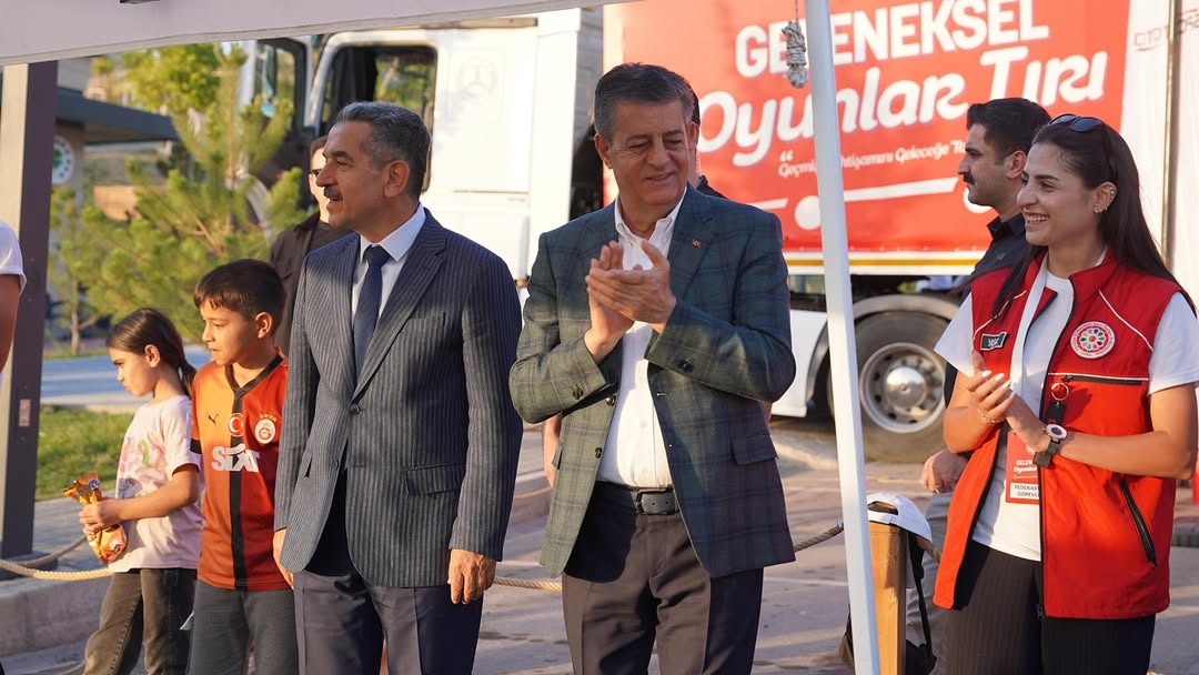 recep-tayyip-erdogan-millet-bahcesigeleneksel-oyunlar-tiri-sirnaktaturkiye-geleneksel-spor-d-2.jpg