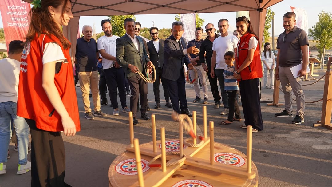 recep-tayyip-erdogan-millet-bahcesigeleneksel-oyunlar-tiri-sirnaktaturkiye-geleneksel-spor-d-4.jpg