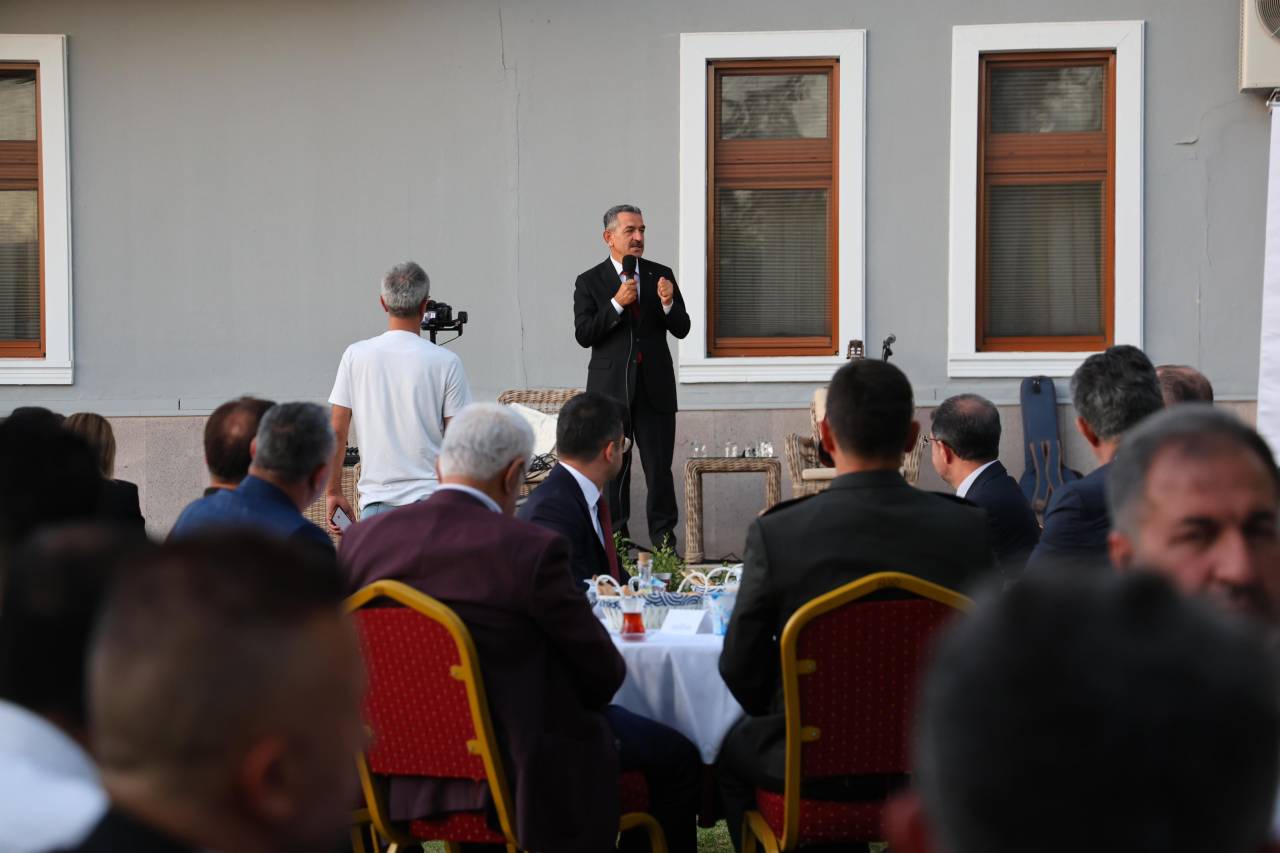 sirnakta-duygulandiran-bulusma-sehit-ve-gazi-aileleri-unutulmadi-1.jpg