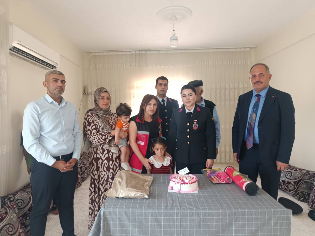 rnakta-sehit-kizina-duygulandiran-dogum-gunu-surprizi1.jpg