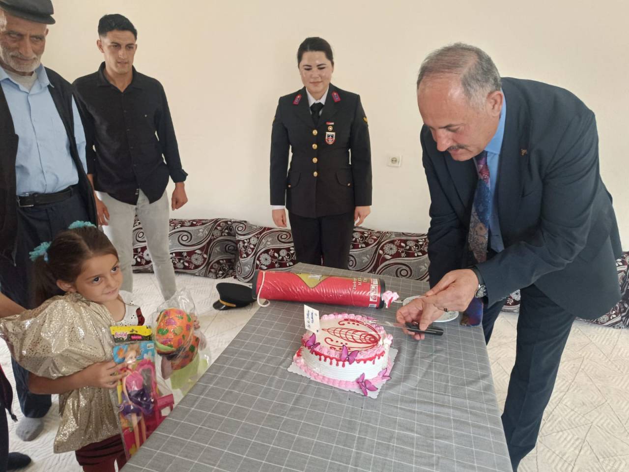 rnakta-sehit-kizina-duygulandiran-dogum-gunu-surprizi2.jpg