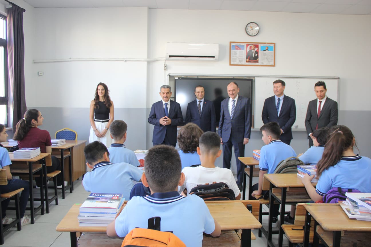 vali-ekici-zili-caldi-cizrede-46-bin-349-ogrenci-siniflara-kostu-3.jpeg