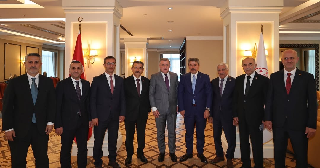 sirnaka-yeni-genclik-ve-spor-yatirimlarivalimiz-sayin-birol-ekici-ve-spor-spor-toto-teskilat-b-2.jpg