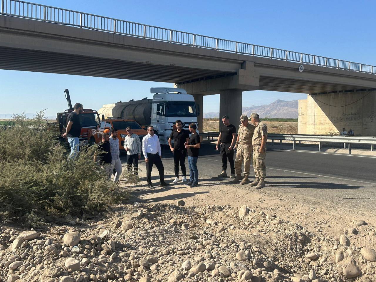 silopi-kaymakami-partaldan-jandarma-ve-okullara-destek-ziyareti-1.jpg