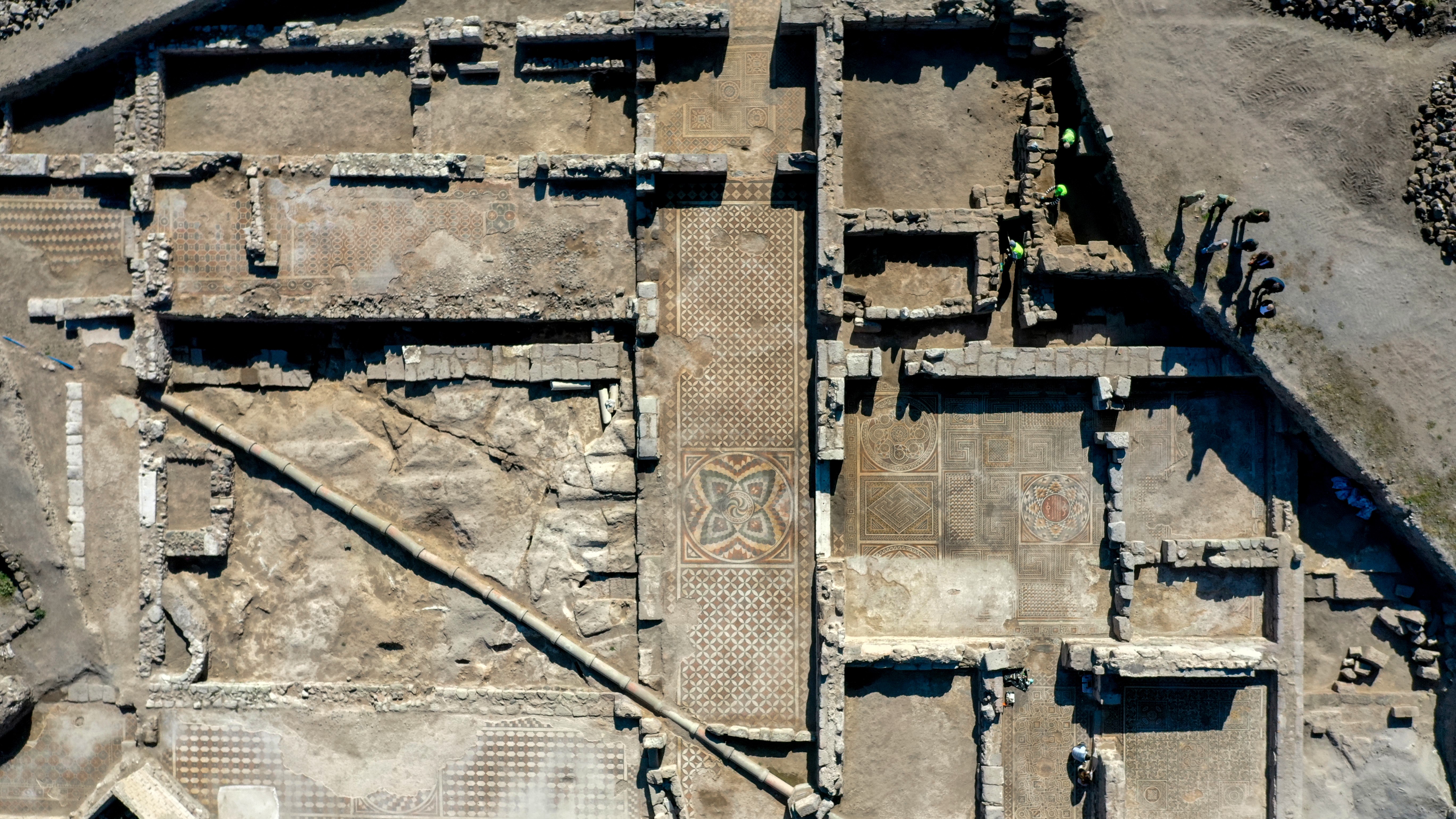 aw543972-08.jpg