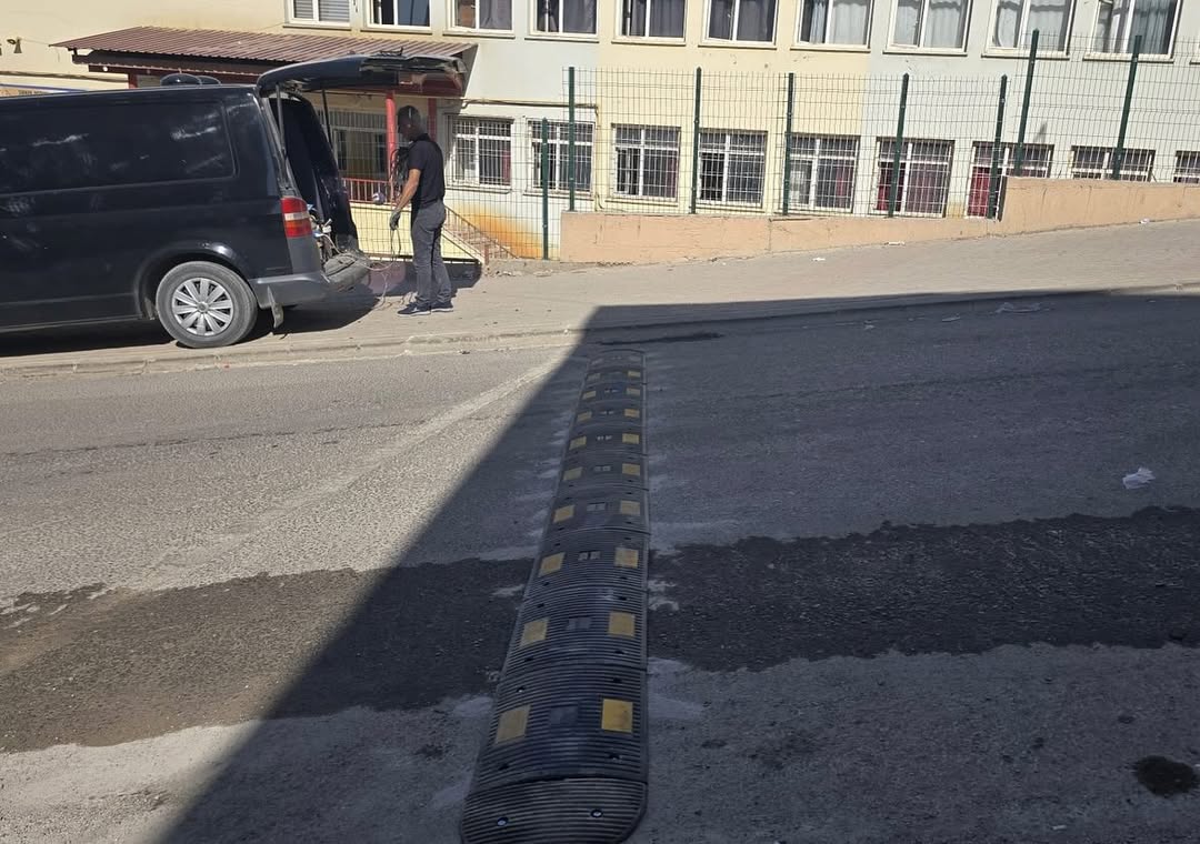 ulastirma-hizmetlerimiz-tarafindan-yaya-ve-arac-trafiginin-yogun-oldugu-cadde-ve-okul-cevreleri-2.jpg