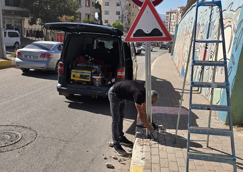 ulastirma-hizmetlerimiz-tarafindan-yaya-ve-arac-trafiginin-yogun-oldugu-cadde-ve-okul-cevreleri.jpg
