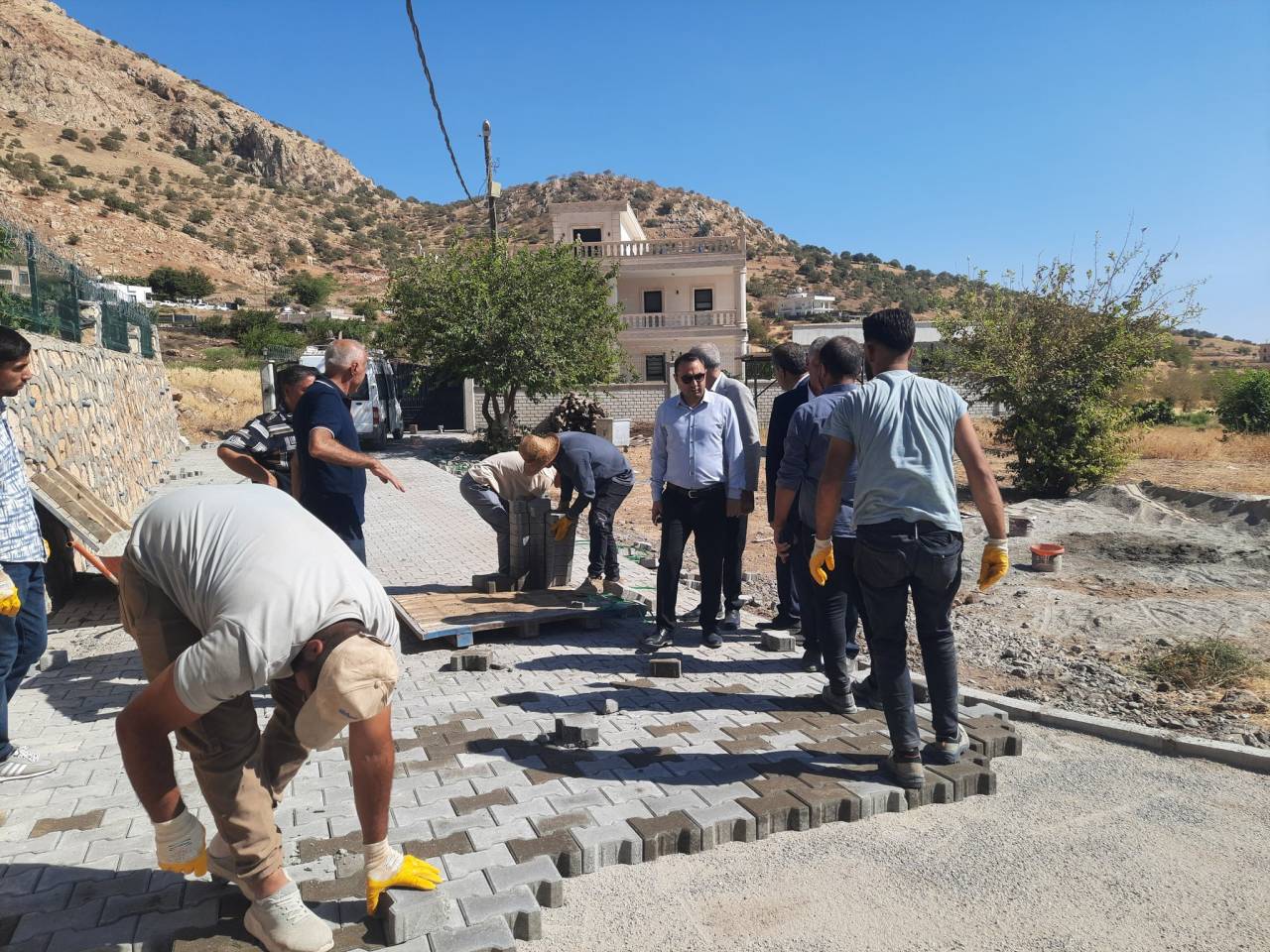 silopi-kaymakami-partal-kosrelideki-koydes-calismalarini-yerinde-inceledi.jpg