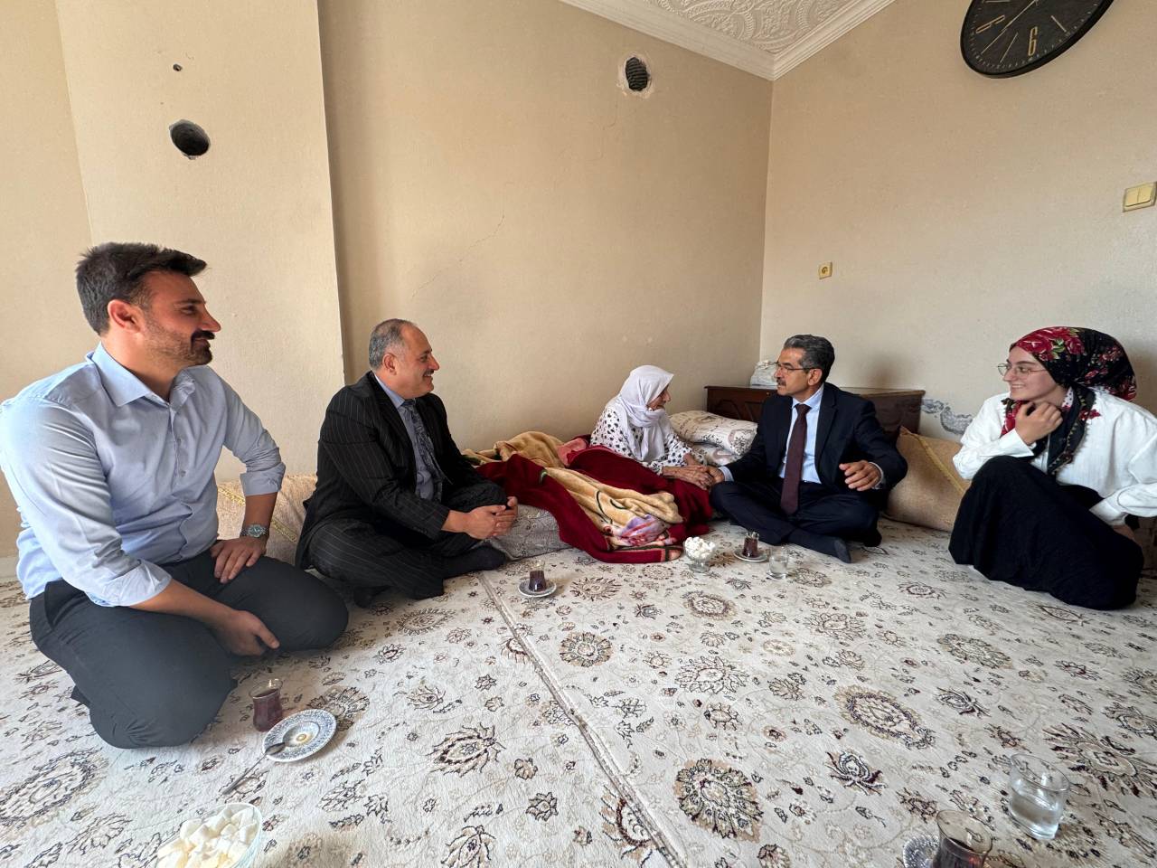 vali-ekici-94-yillik-cinari-ziyaretle-mutlu-etti-1.jpeg
