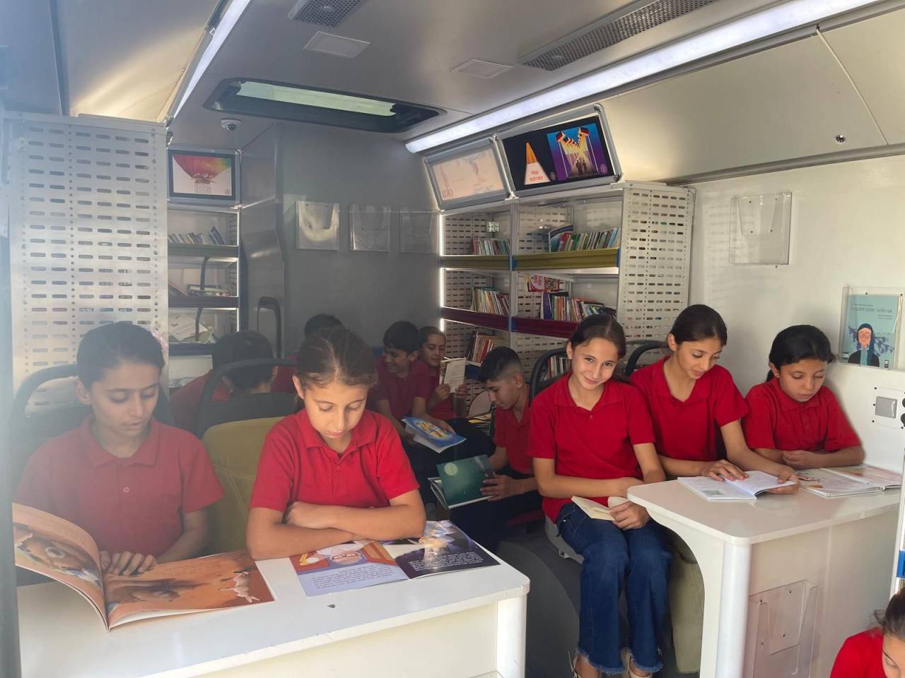 rnakta-gezici-kutuphane-araci-idile-ulasti-2.jpg
