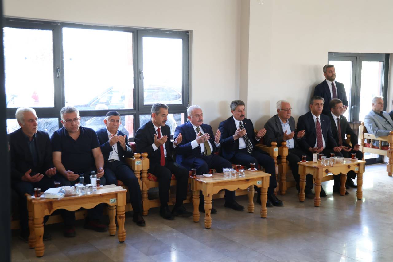 tbmm-eski-baskani-prof-dr-mustafa-sentop-3.jpg