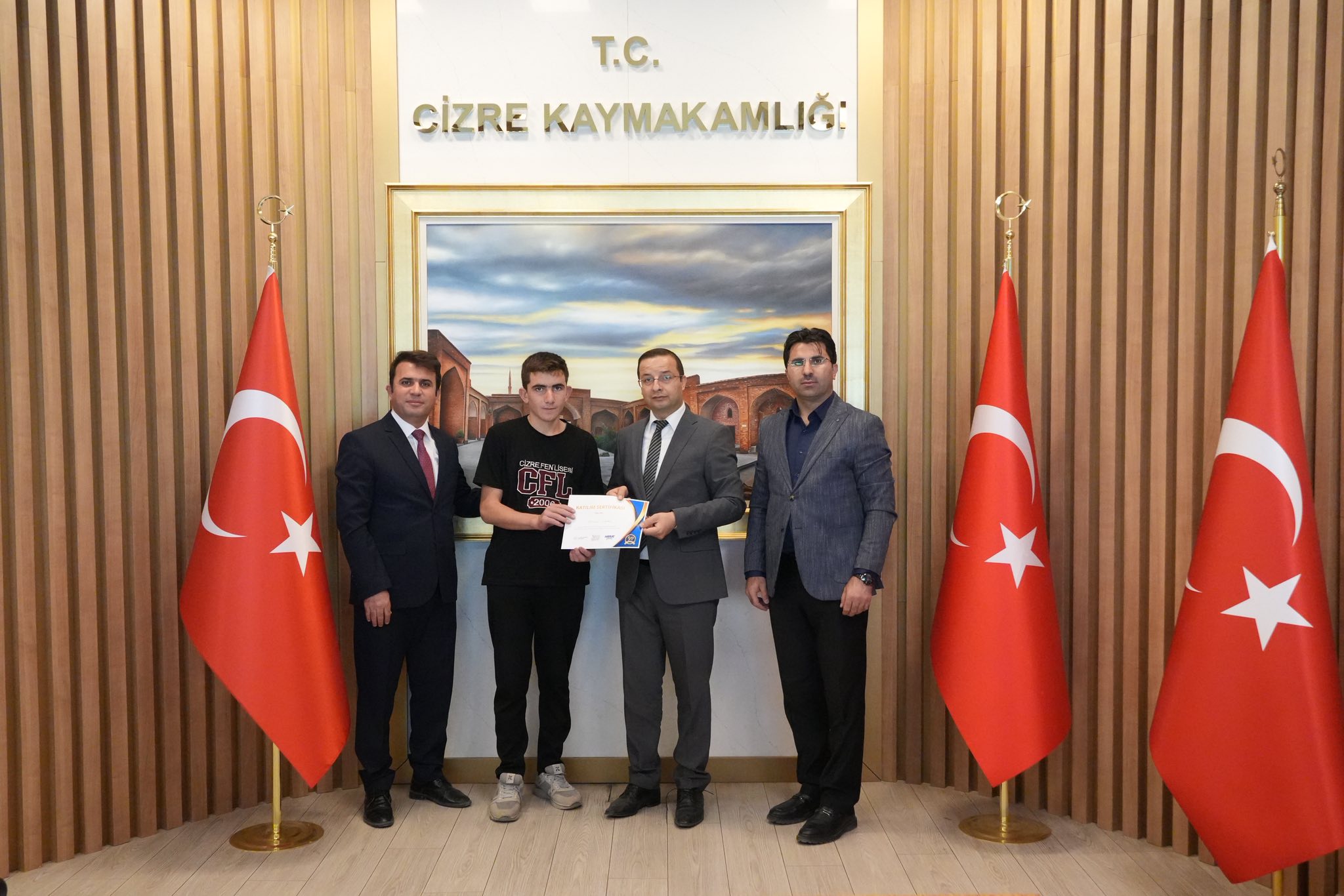 kaymakam-baycar-basarili-ogrencileri-makaminda-agirlayip-odullendirdi-4.jpg