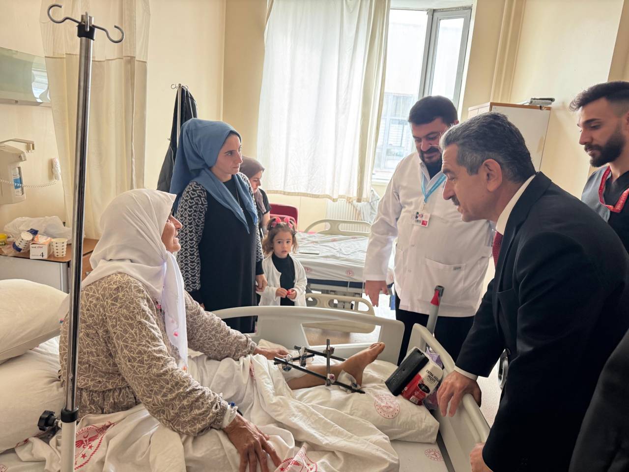 rnak-valisi-ekiciden-hastanede-gecmis-olsun-ziyareti.jpg