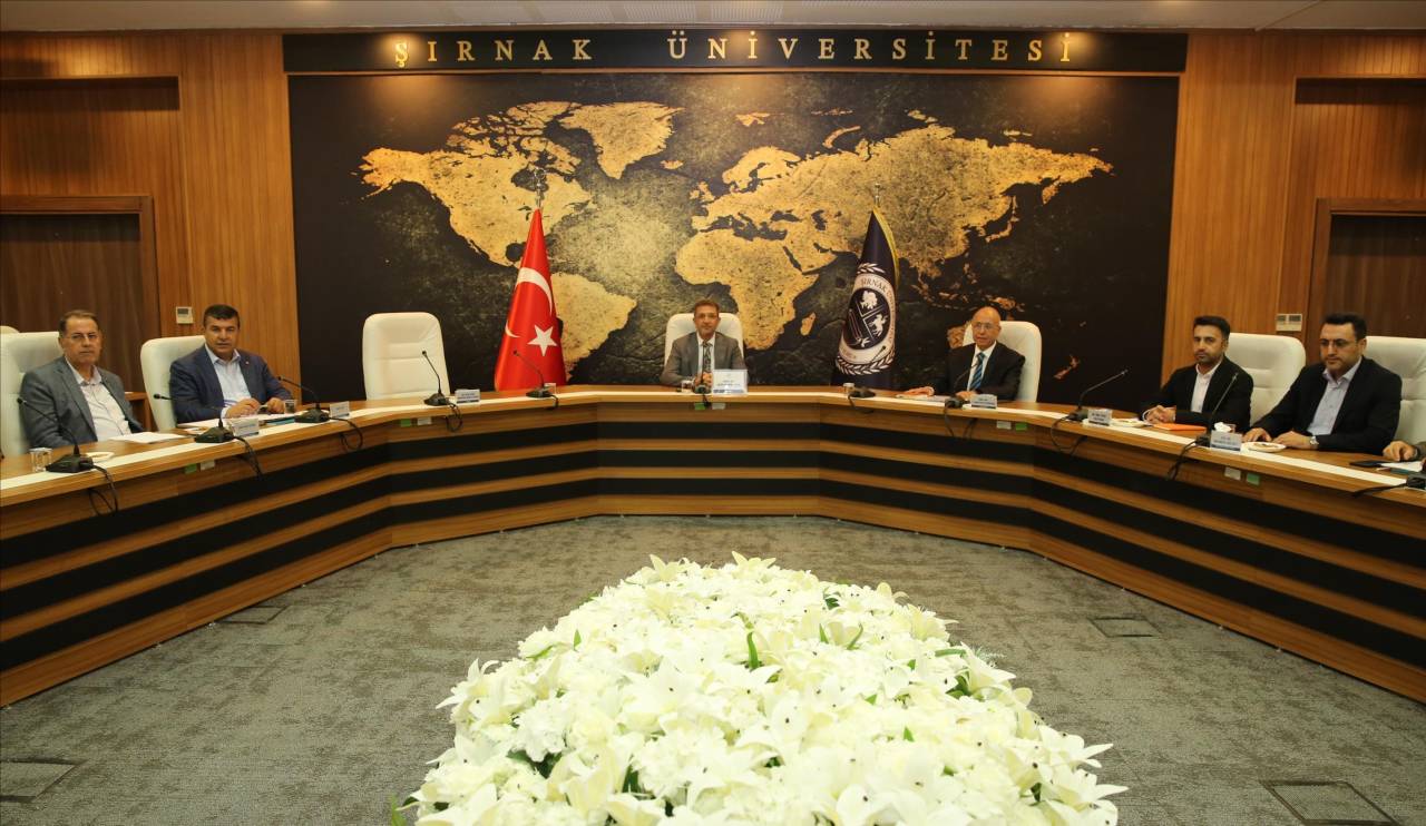 sirnak-universitesi-mesleki-egitimde-yeni-adimlar-icin-toplandi.jpg